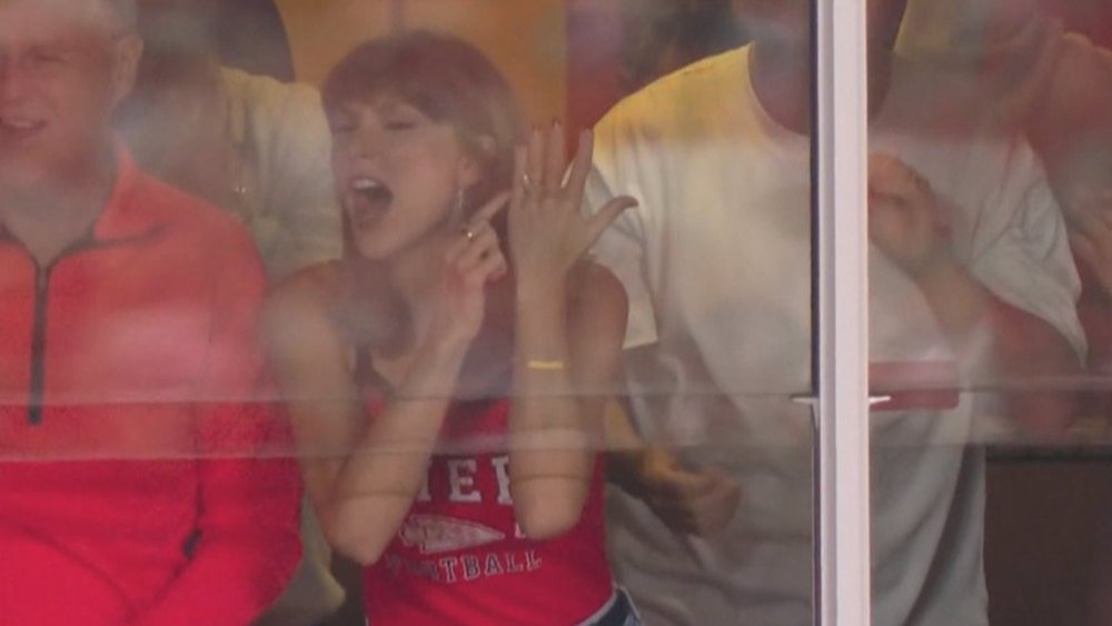 Taylor Swift Celebrates Travis Kelce's TD Against Colts: 'That's My Husband!'